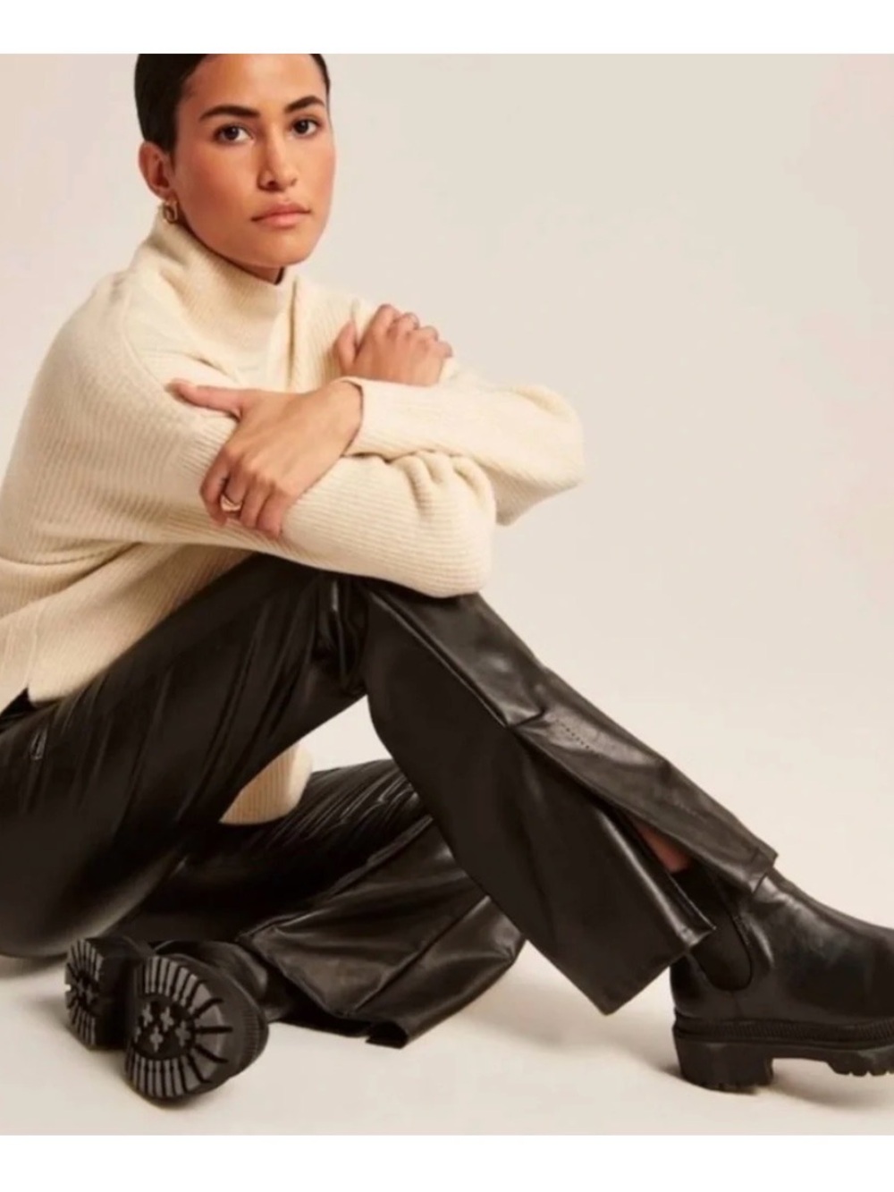 NWT Abercrombie & Fitch Black Vegan Leather Flare Pants Size Medium Short - Picture 2 of 8